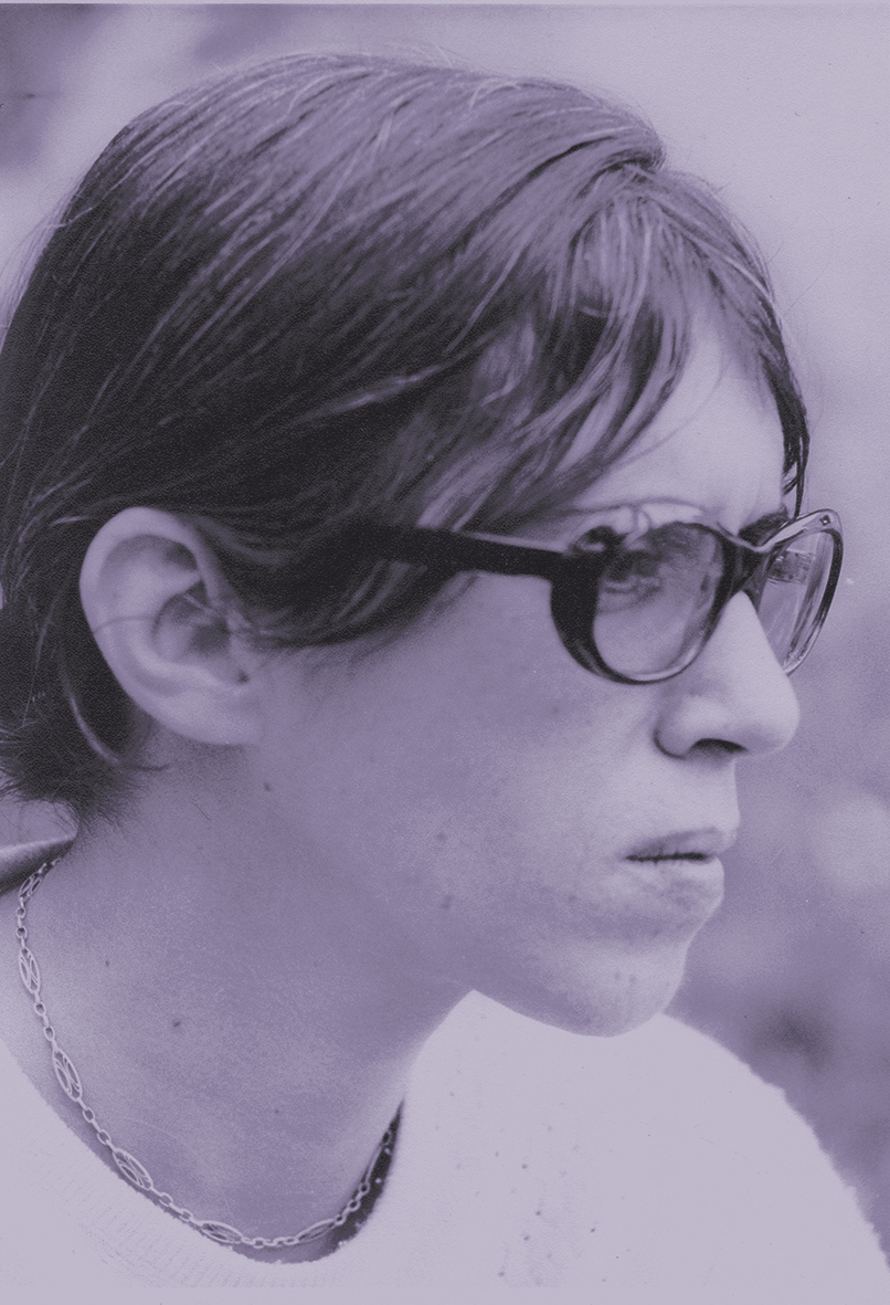 Hoy celebramos el aniversario del nacimiento de Natalia Sosa, la muchacha sin nombre, que mediante sus versos directos y demoledores, cuestionó las normas hegemónicas atribuidas a su género y elaboró un discurso a través del cual reclamó su identidad.
-
bit.ly/NataliaSosa