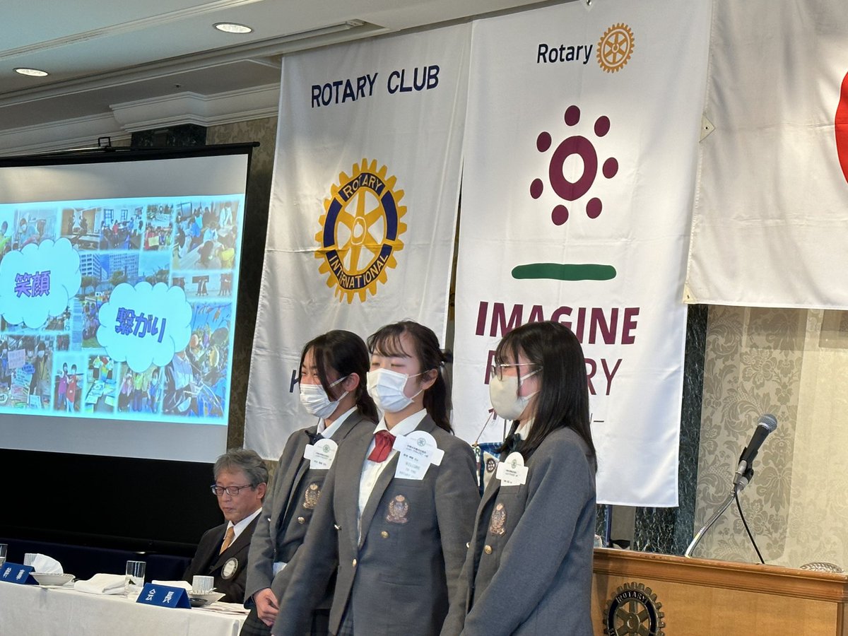 3RC合同例会でした

春日丘高校IACの活動報告に皆さん聞き入っていました