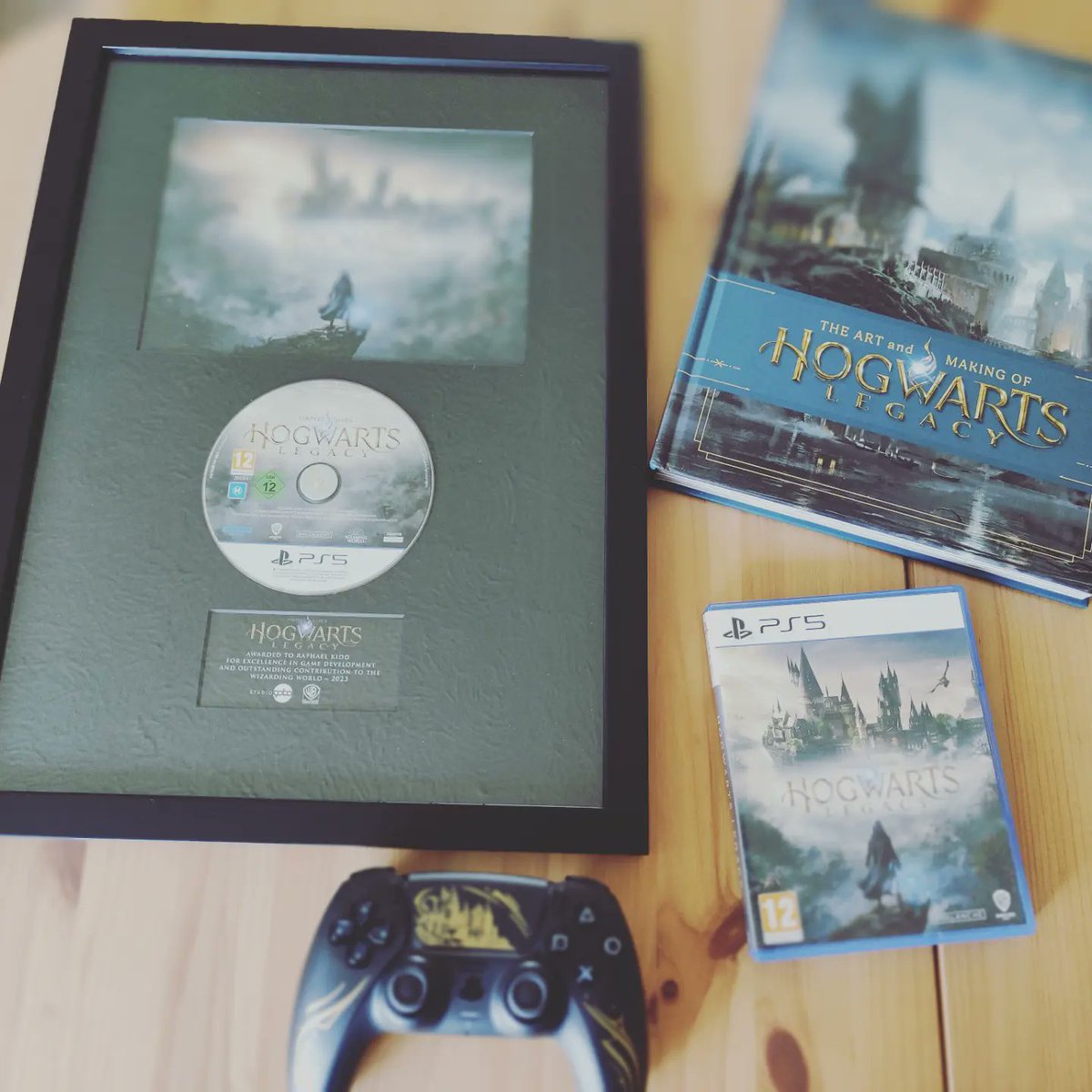 _RaphaelKidd's tweet photo. 4 years of hard work from the team at Studio Gobo on Hogwarts Legacy. An amazing gift and wonderful artbook that shows everyone efforts to who worked on the game! 🙂
@HogwartsLegacy @StudioGobo 
@AvalancheWB @wbgames https://t.co/pdrh2GU8N4