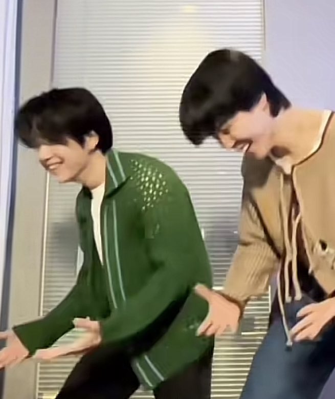 joonstudio's tweet photo. their big smiles oh i'm gonna cry https://t.co/Z2GczKeoB1