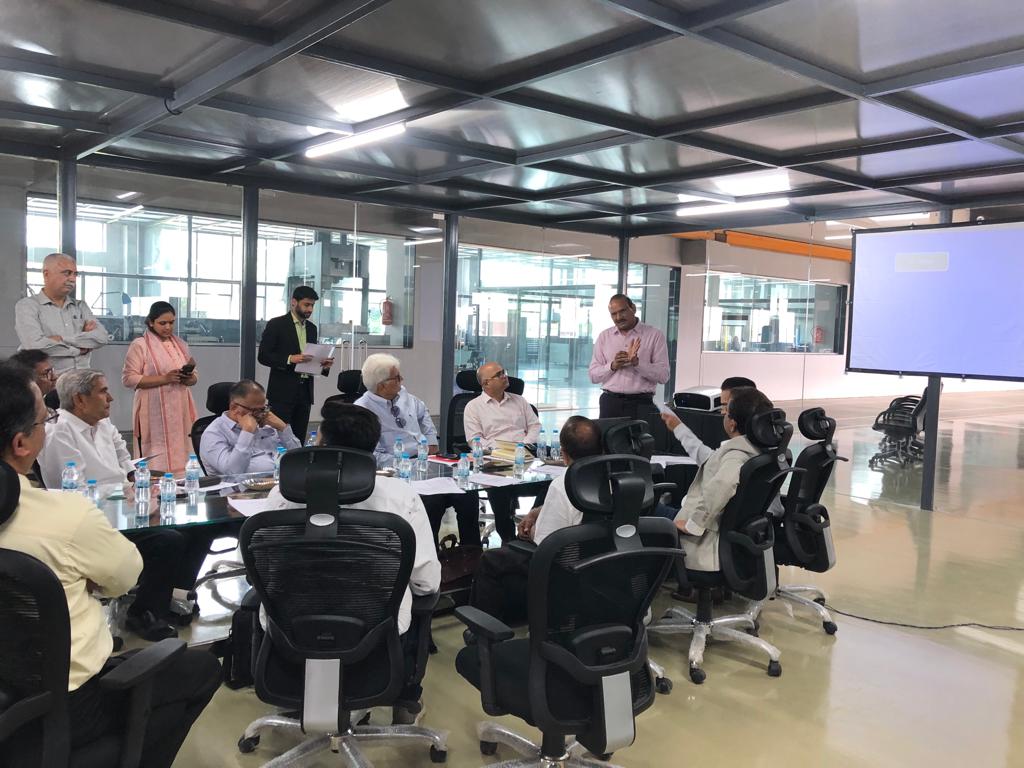 foundation_setu's tweet photo. It was pleasure to invite #TMMA, India to  organised their 3rd Executive council meet of 2022-23 at India's first COMMON ENGINEERING FACILITY CENTER (CEFC) - Bardoli, Surat, developed by SETU Foundation. The EC Members visited the ultra Modern Facilities and machineries of CEFC. https://t.co/NsGXjddSGC