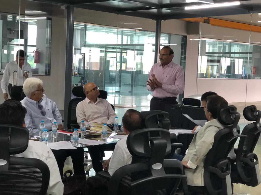 foundation_setu's tweet photo. It was pleasure to invite #TMMA, India to  organised their 3rd Executive council meet of 2022-23 at India's first COMMON ENGINEERING FACILITY CENTER (CEFC) - Bardoli, Surat, developed by SETU Foundation. The EC Members visited the ultra Modern Facilities and machineries of CEFC. https://t.co/NsGXjddSGC