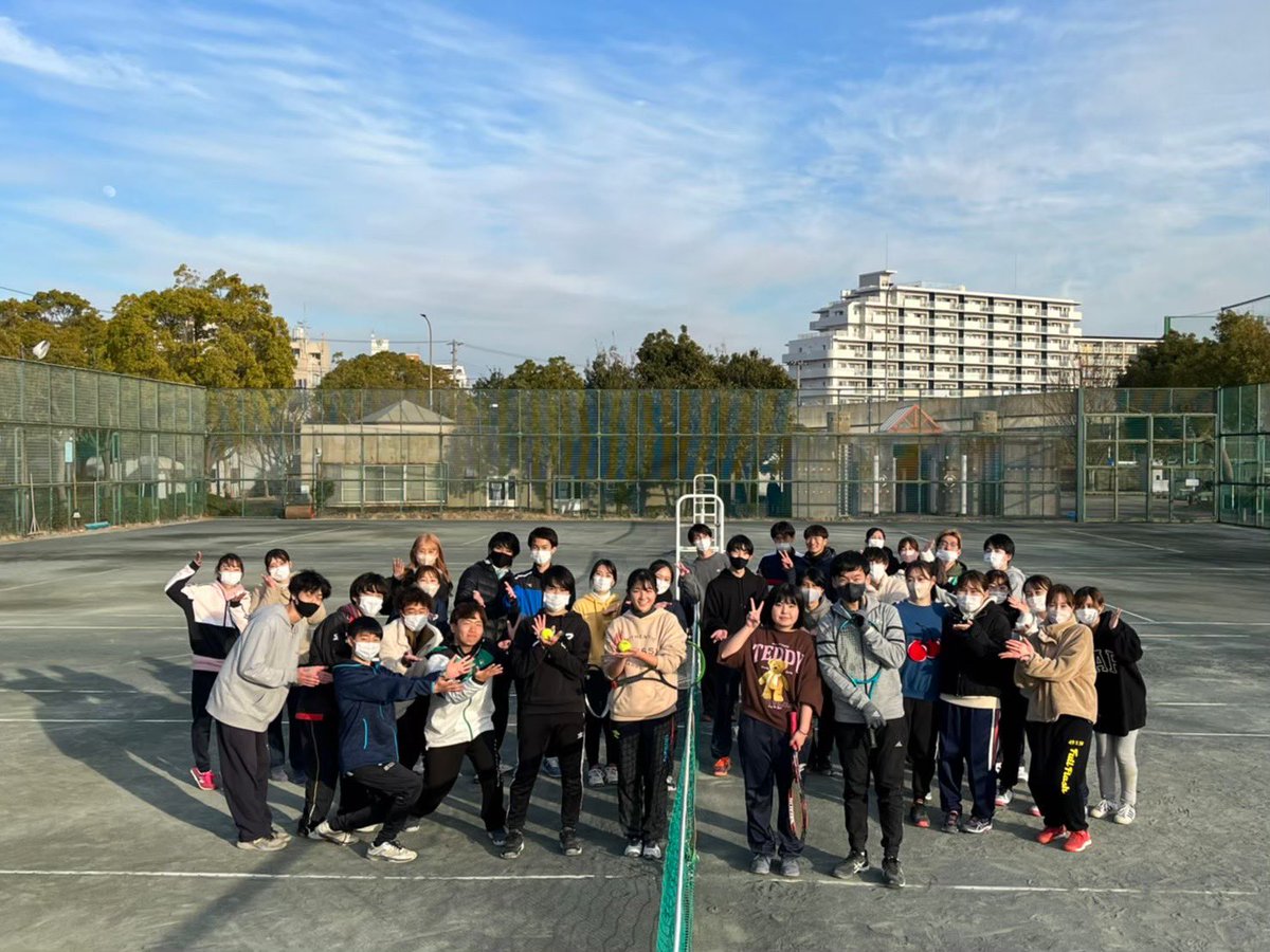 cuc51st's tweet image. 行事紹介⑥ 新年会
新年会では、男女でペアを組んでテニスの試合をします！🎾
ペアはくじで決めるのでドキドキです✨
試合後は全員で新年会コンパを行います！👍🏻

＃春から神戸大学
＃春から神戸女学院大学