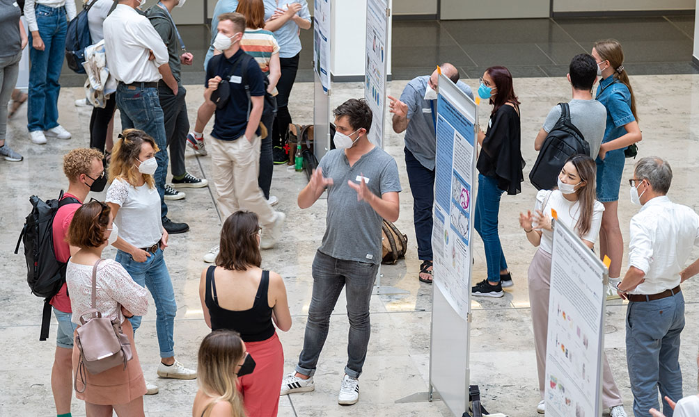 EinsteinCENT3R's tweet image. Dear Berlin scientists, Charité 3R &amp;amp; @EinsteinCENT3R invite you to the 2nd Networking Event &quot;Human 3D Organ Models&quot;, May 9, 2023, CCM. Present &amp;amp; discuss your poster, meet your colleagues. bit.ly/40EwNO0 
#Organoids #AlternativesToAnimalModels #Charité3R