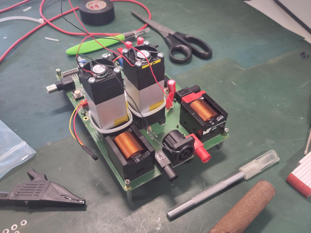 EDRT_PAPAYA's tweet photo. To protect our GaN transistors at the performance test  we use 2 large cooling units. These should cool down the half bridge modules with the transistors so that we have no overheating symptoms. Stay tuned for results!
#Powerelectronics
#Microelectronics 
@ElectronicsDrv https://t.co/eTlXDQxDFb