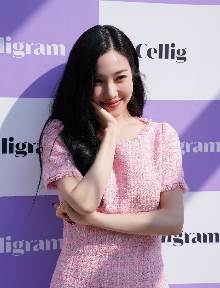 fany_expert's tweet photo. Tiffany Young ππππΈ Celligram fan sign event β¨ from SUBLIME Naver post @with_SUBLIME
https://t.co/N20cXUshtr
@tiffanyyoung #TiffanyYoung #Tiffany #Celligram #CelligramxTiffanyYoung #SUBLIME
#GirlsGeneration #SNSD #GG
#YoungOnes #YoungOne #Young1 #Sones #Sone https://t.co/WVG57yvK58