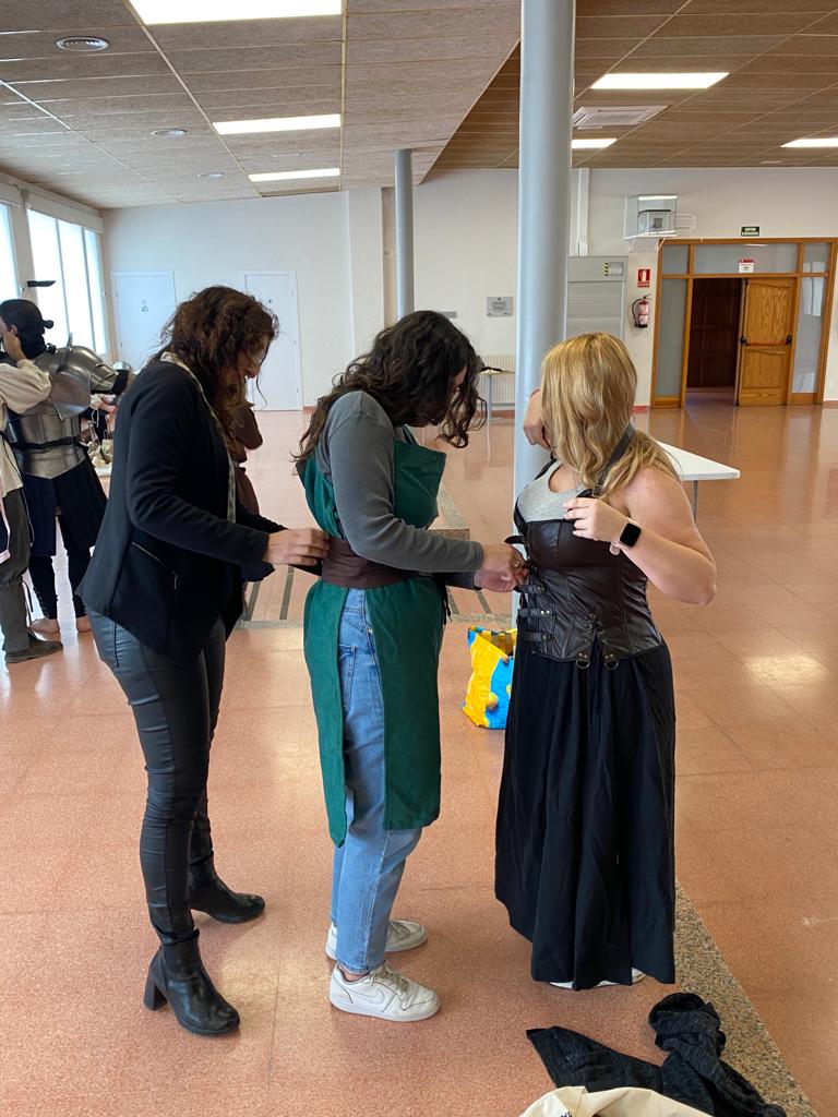 ATrempats's tweet photo. Fent els últims preparatius per a la XXVI Fira Medieval d'Hostalric els dies 7, 8 i 9 d'abril. Us hi esperem!!! ⚔️🎭☺️💃
#firamedieval  #firamedievalhostalric #medieval #lluites #acting #dances #acerstrempats #hostalric
Aquí teniu el programa 
https://t.co/n4o1TrcQhk https://t.co/XoTAZ6iHWx