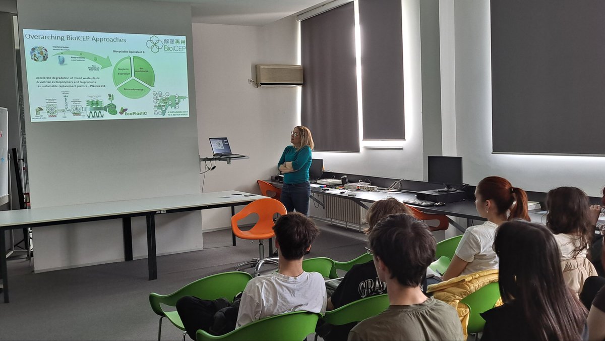 Smart kids time!
<a href="/NrJasmina/">JasminaNR</a> presented BioICEP project to high school students who attend the Biology and Chemistry Program organised by <a href="/IMGGE/">IMGGE</a>.