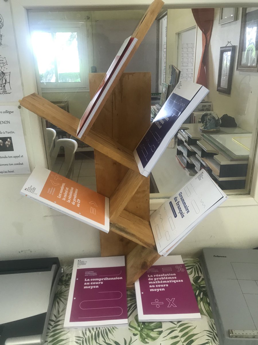 PaulHermannEST's tweet photo. Le petit dernier qui rejoint la collection : 📖 La grammaire du français du CP à la 6eme #outiller @developpementprofessionnel ⁦@MartineHuitelec⁩ ⁦@CPC_RFCRamsamy⁩ https://t.co/waZ9ycBZMP