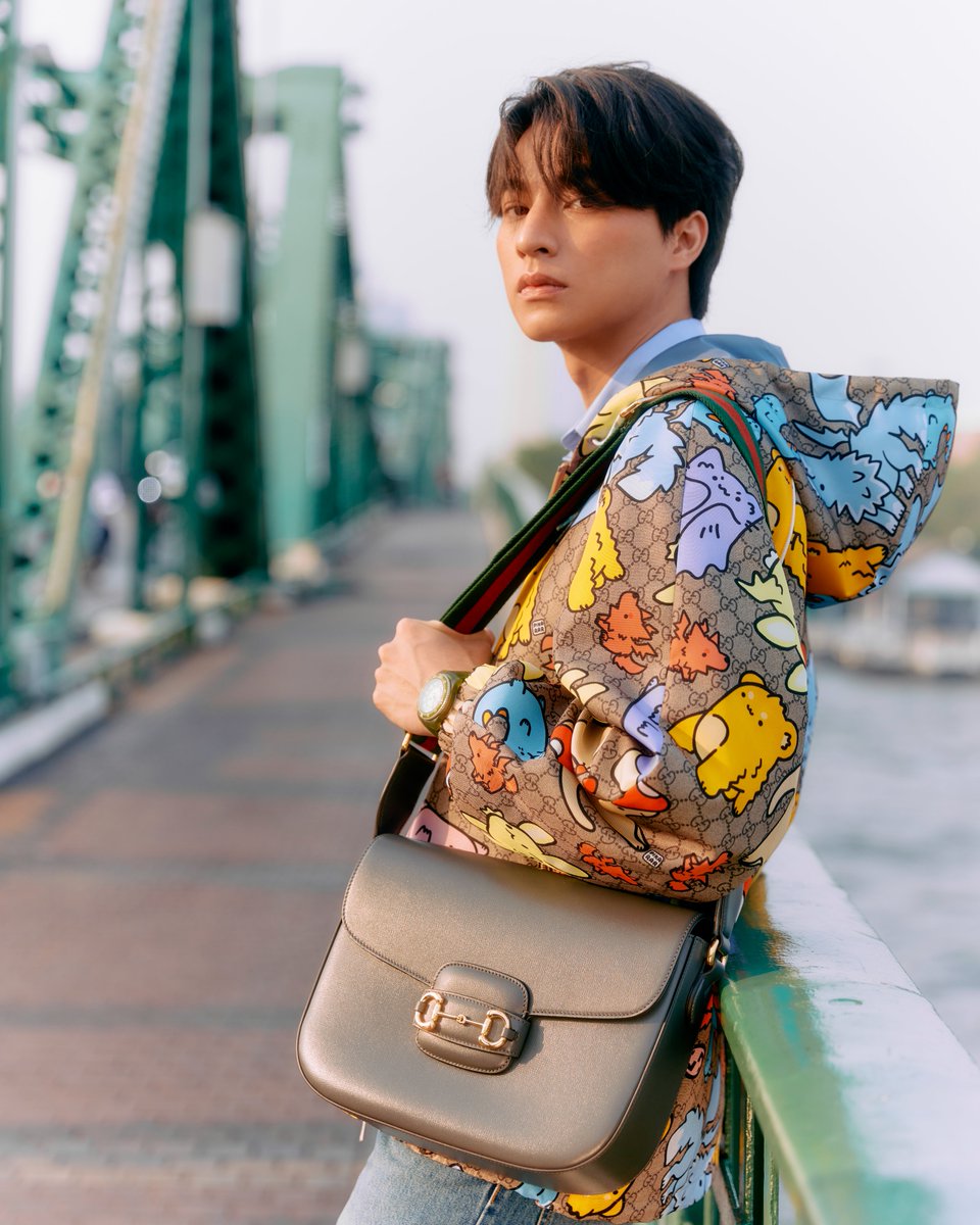 สอง Friend of House จาก #Gucci ของเมืองไทย #ใหม่ดาวิกา และ #กลัฟคณาวุฒิ แมตช์ลุคให้ปังรับซัมเมอร์ด้วยไอเท็มกระเป๋าใบเก๋รุ่น #GucciHorsebit1955 สวยหล่อกันจริงๆ 💚

#davikah 
#GulfKanawut 
#MintHype