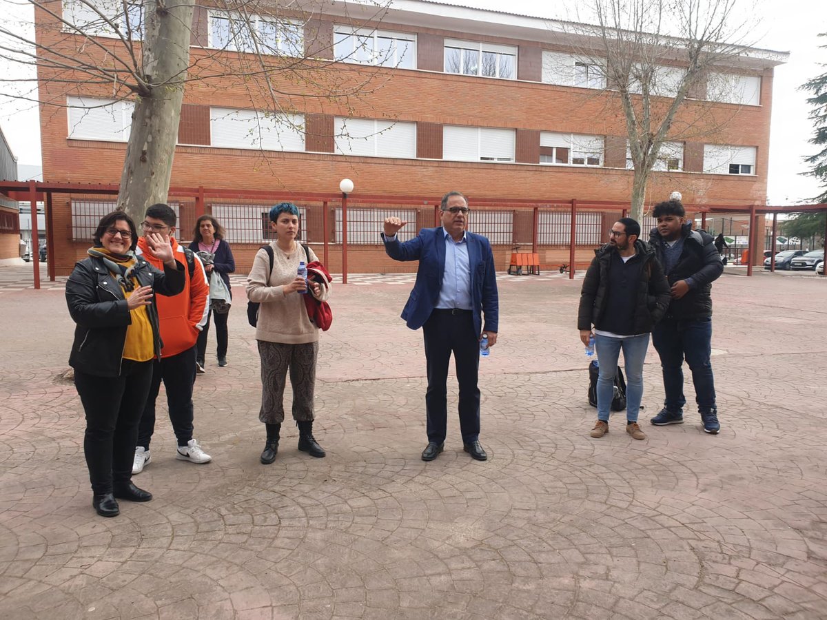 CEPA_Getafe's tweet photo. ¡Feria de proyectos de #GarageLab!

Hoy, en el IES Luis Vives de Leganés, participamos en la feria de proyectos de #AdvancedGarageLab conociendo los proyectos de otros compañeros y difundiendo los nuestros. Ha sido toda una experiencia para  nuestros chicos de #FPB. ¡Enhorabuena! https://t.co/bqBzol5HG7