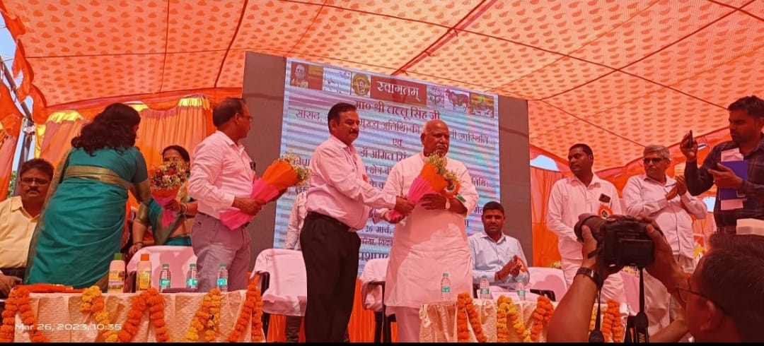 AhAyodhya's tweet photo. Pt Deen Dayal Upadhyaay Animal Health Camp at Ayodhya, Village-Fatehpur Saraiya https://t.co/rbv2BMG4WN