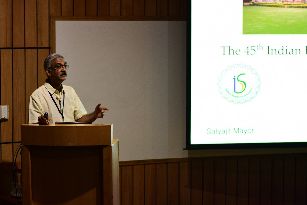 NCBStheory's tweet photo. The first plenary session of #IBS2023 explored "#Assemblies and #Evolution of #Macromolecules" &amp; featured talks by:

- #RamaRanganathan
- #SatyajitMayor (@jitumayor_lab)
- @ohallats 
&amp; was chaired by Jayant Udgaonkar!

#Proteins #Microfluidics #CellMembranes #IslandBiogeography https://t.co/OK5aDSHuZ5