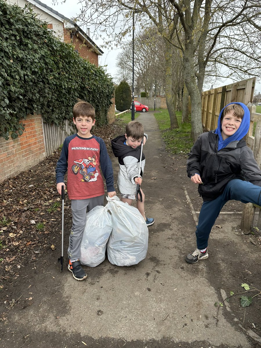AliMackie4's tweet photo. @ArchibaldFirst  2 bags of litter from the mackie boys https://t.co/fZbj1VCBKe