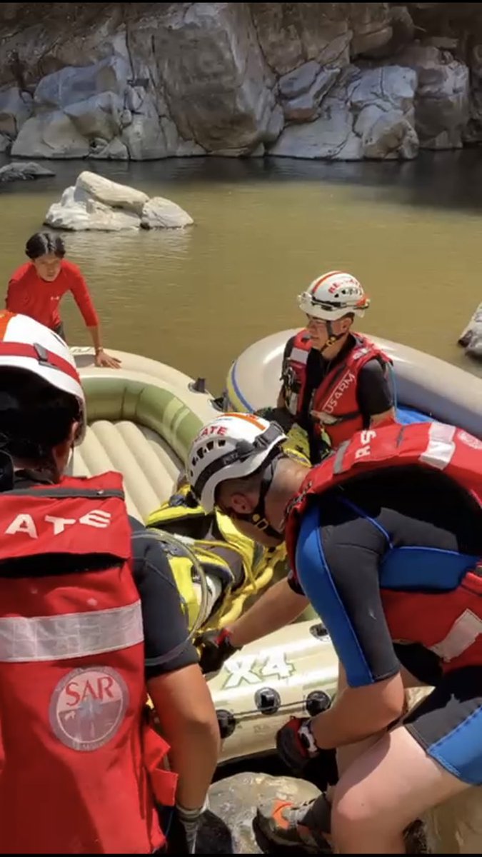 USARM's tweet photo. Excursionista de 72 años sufre contusiones que extienden su tránsito por el río San Jerónimo, lo que lo lleva a sufrir agotamiento e hipotermia.
Se brinda atención y evacuación desde la gruta a nuestra base de operaciones #BDO #USARM #CEFOE #riossubterraneos https://t.co/FR4R9VFwrE