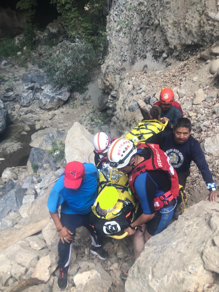USARM's tweet photo. Excursionista de 72 años sufre contusiones que extienden su tránsito por el río San Jerónimo, lo que lo lleva a sufrir agotamiento e hipotermia.
Se brinda atención y evacuación desde la gruta a nuestra base de operaciones #BDO #USARM #CEFOE #riossubterraneos https://t.co/FR4R9VFwrE