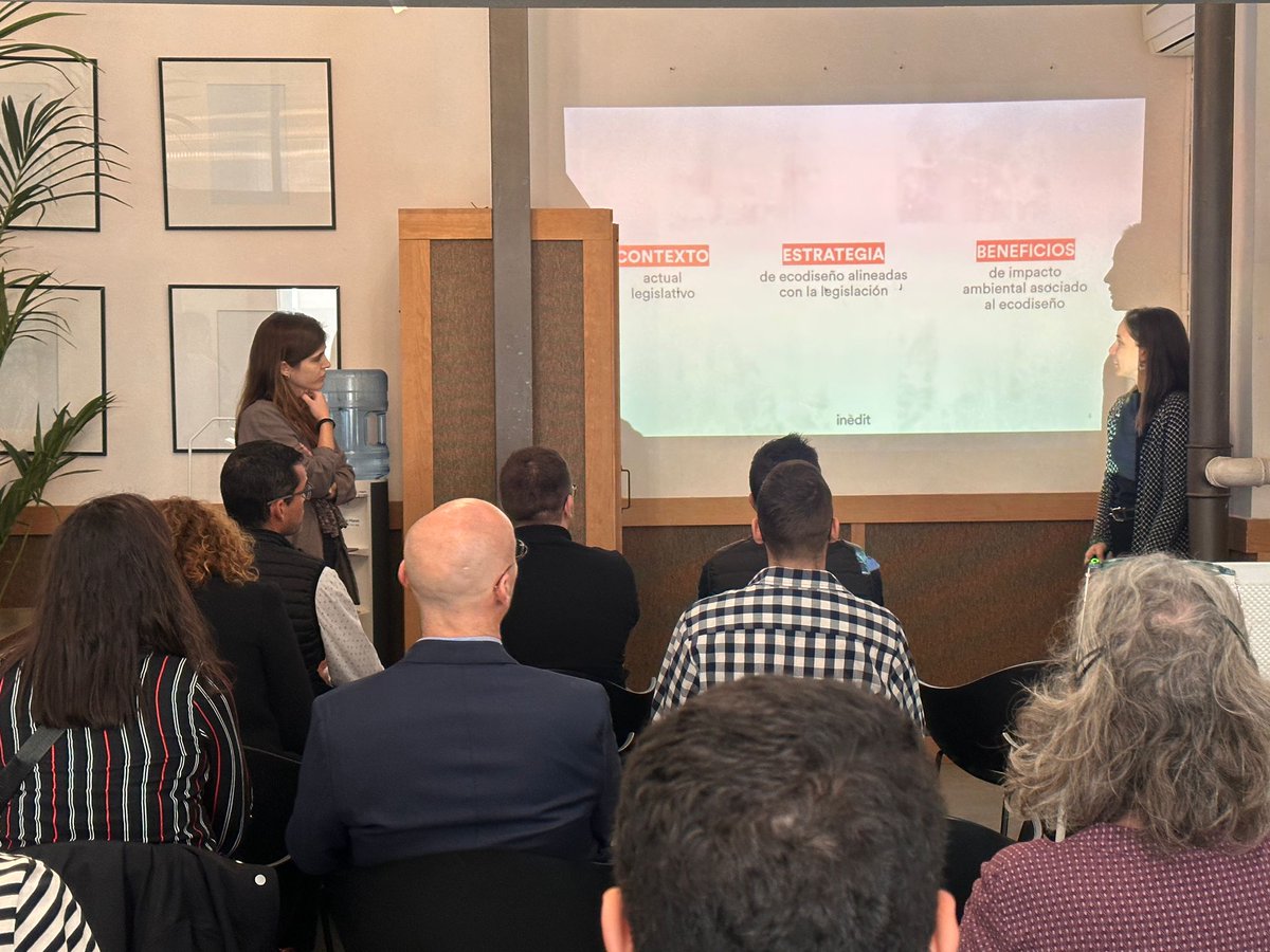 ineditinnova's tweet photo. Bon dilluns!

Recordant l'Esmorzar del @clusterfood🥐
Sala plena i en petit comitè! Unió perfecta per interaccionar i compartir experiències amb els assistents.

📸 @sofia_sogamar i @JuliaGassol en acció parlant dels beneficis ambientals de les estratègies d'#ecodisseny d'envasos https://t.co/42FwVfcBMU
