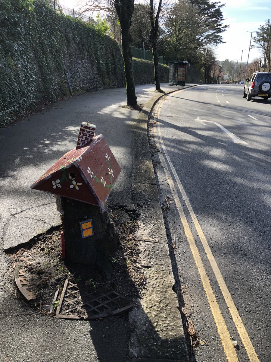 kt51012297's tweet photo. @plymouthcc I’ve heard that you have a few tree stumps to deal with in #plymouth city centre. Need to disguise them? Don’t know what to do with them? I spotted this yesterday, thought it might help you. https://t.co/bDzVXRTrXn