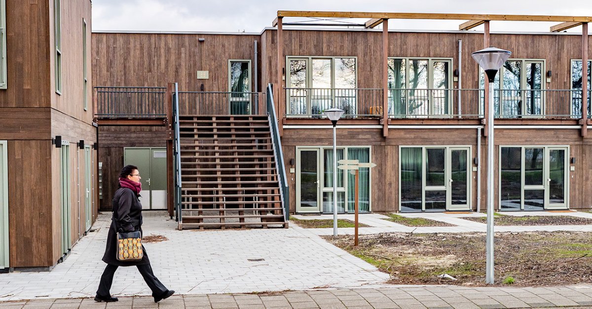 PVanhulten's tweet photo. Niet in de gebruikelijke vijf jaar, maar in slechts twee jaar 60 houten flexwoningen bouwen. En dat zonder de kwaliteit tekort te doen. Hoe de betrokken partijen dit voor elkaar kregen? Lees verder!
https://t.co/UpPUsTdXLF  
#WonenDoenWeSamen https://t.co/GhlnmXdsJl
