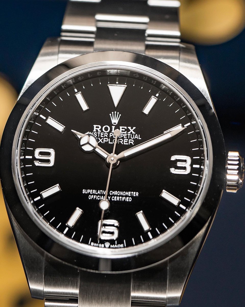 baldassarreted's tweet photo. Live photos of the new Rolex Explorer 40mm from Watches and Wonders in Geneva.

This is the largest case diameter thus far in the history of the basic Explorer that dates back to 1953.

As someone with a smaller wrist, I appreciated the 36mm Explorer, but this could be a more versatile option.