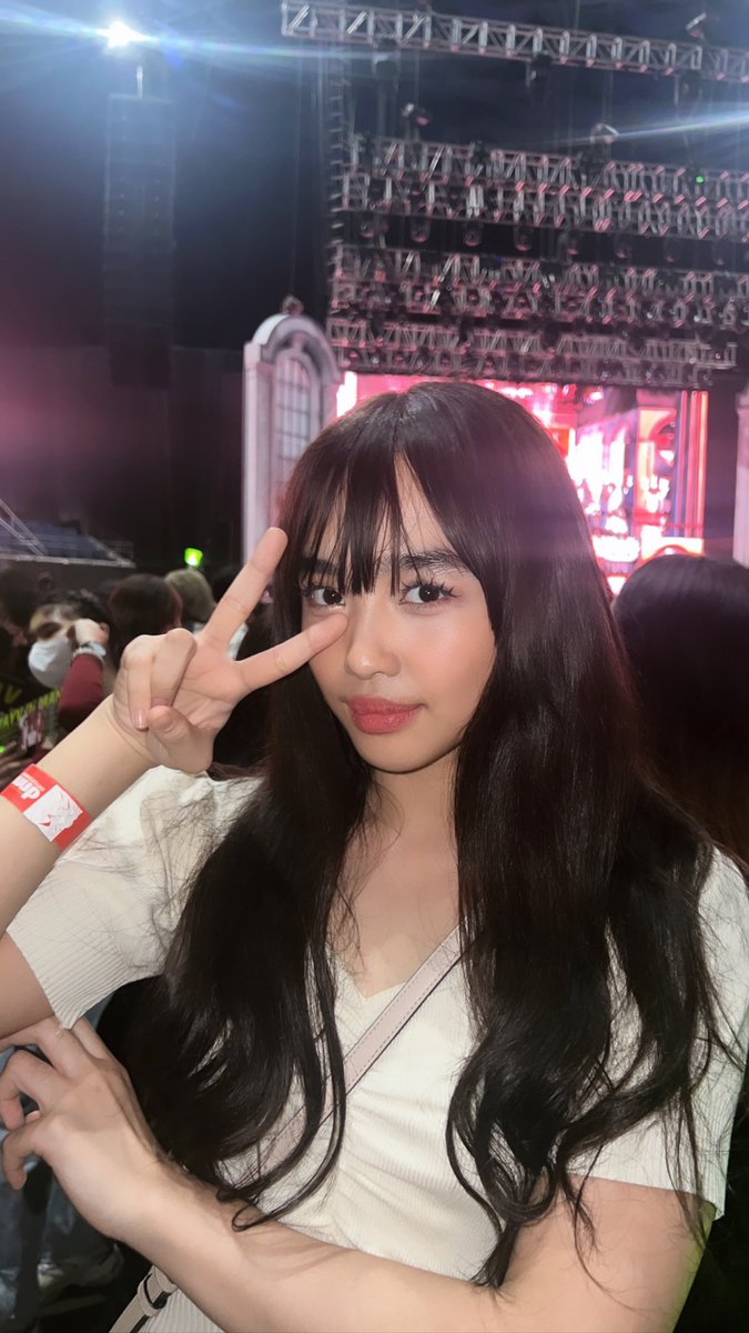 obsessed with her new hairstyle. my girl is saur pretty 😭 

<a href="/_ajyape/">G22 AJ Yape</a>