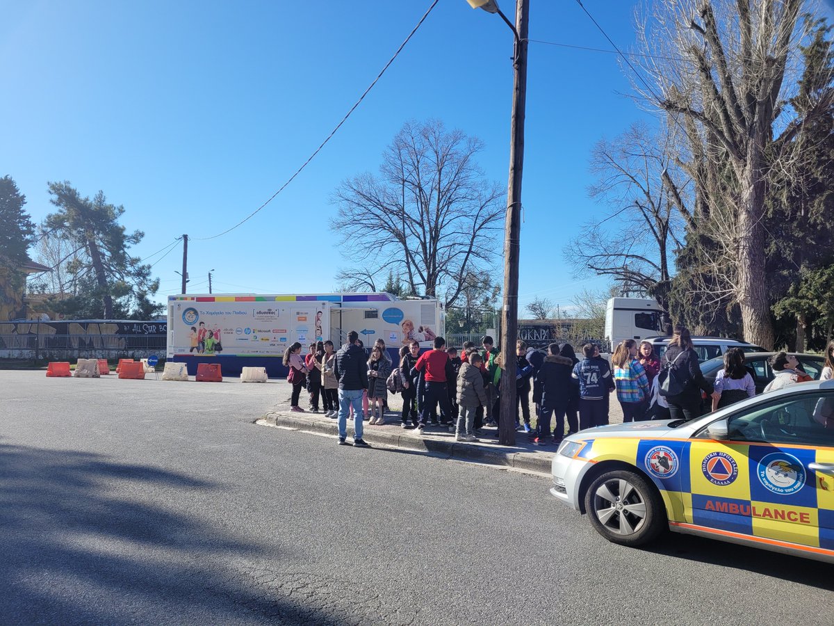 Ένωση δυνάμεων στο Δήμο Κοζάνης προς όφελος των παιδιών!
Στο Κινητό Εργαστήριο Ενημέρωσης, Εκπαίδευσης και Τεχνολογίας, "Οδυσσέας" του Οργανισμού, η Αντιπεριφερειάρχης ΠΕ Κοζάνης, κα Κατερίνα Δαδαμόγια, ο Δήμαρχος Κοζάνης...