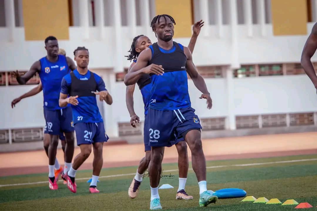 FecofaRdc's tweet photo. 📍𝐅𝐨𝐜𝐮𝐬 𝐉𝟏
#Arretsurimage 📷 : retour sur la première séance d'entraînement de nos léopards de ce dimanche à Nouakchott🇲🇷 au stade de la Capitale avec tout le gpe au grand complet.
Cc📸: Phill Numbi du Ministère des Sports et Loisirs
#YaBiso #Léopards
#BendeleEkweyaTe https://t.co/Enw2D7sGn5