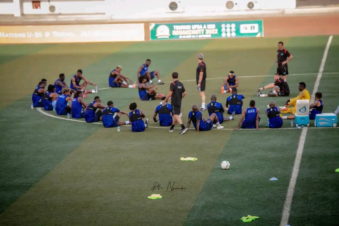 FecofaRdc's tweet photo. 📍𝐅𝐨𝐜𝐮𝐬 𝐉𝟏
#Arretsurimage 📷 : retour sur la première séance d'entraînement de nos léopards de ce dimanche à Nouakchott🇲🇷 au stade de la Capitale avec tout le gpe au grand complet.
Cc📸: Phill Numbi du Ministère des Sports et Loisirs
#YaBiso #Léopards
#BendeleEkweyaTe https://t.co/Enw2D7sGn5