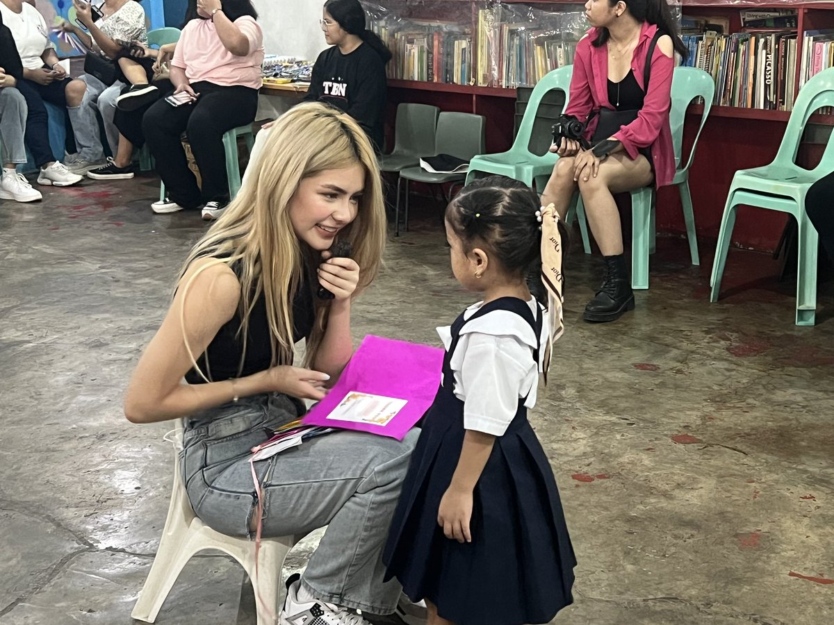 Jasmine being cute with with kids 🥹

A YEAR TO REMEMBER
<a href="/jasminehenryy/">G22 JAZ</a> #Jazlings1stYear
#G22JAZ #G22