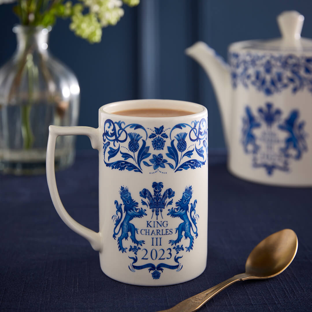 HartsOfStur's tweet photo. Check out this stunning Kings' Coronation range from Spode! β
Perfect for everyday use or as a decorative piece to commemorate a crucial moment in history. π
SHOP NOW π https://t.co/hEs7UkVi9t
#coronation #kingcharles #spode #kitchenware #sturminsternewton #hartsofstur https://t.co/BEbDuUr4sS