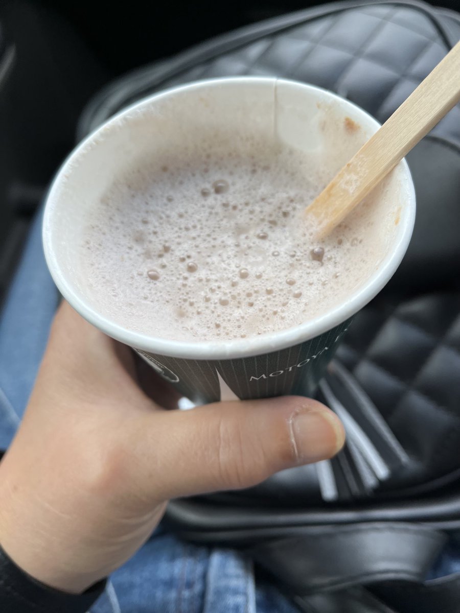 yosuke_anan's tweet photo. みなさん、こんにちは‼︎
杉野くんが差し入れしたというカフェカーに行って来ました
#罠の戦争 を観ているという優しいマスターに杉野くんの話をしたりして楽しい時間を過ごしました
#杉野遥亮
#MOTOYAEXPRESS
#十番という商品名のドリンク激うま https://t.co/OGQBp8l8OW