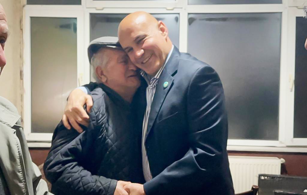 Turhan_Comez's tweet photo. 🗓️ 26 Mart 2023 Pazar 
☀️Edincik Esnaf Ziyaretimiz

📌 Milleti unutanları tarihin karanlık sayfalarına gömeceğiz

#seçim #seçim2023 #MilletTarihYazacak #AzKaldı https://t.co/qfDp3SGGqu