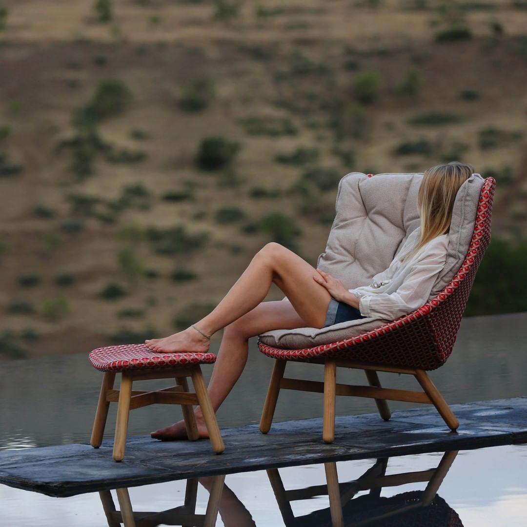 accessindia01's tweet photo. MBRACE wingchair &amp; footrest by DEDON — A perfect companion for your "il dolce far niente" moments!
.
Manufacturer @DEDON 
.
#DEDON #accessindia #modernhome #wingchair #architecture #sofa #outdoorfurniture #interiors #armchair https://t.co/5NdLm1Kytx
