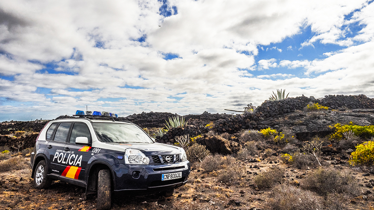 policia's tweet photo. Nublado ⛅ 
Soleado 🌞
Con lluvia 🌧

Nos da igual el #tiempo,  para nosotros cualquier momento y lugar es bueno para #protegerte

#BuenosDias 
#FelizMartesATodos https://t.co/B7wWpQxvh8