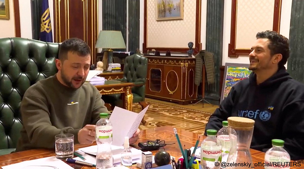 dw_russian's tweet photo. Президент Украины Владимир Зеленский встретился в Киеве с актером Орландо Блумом. Блум приехал в Украину в качестве посла доброй воли ЮНИСЕФ https://t.co/is6oP8fJf6