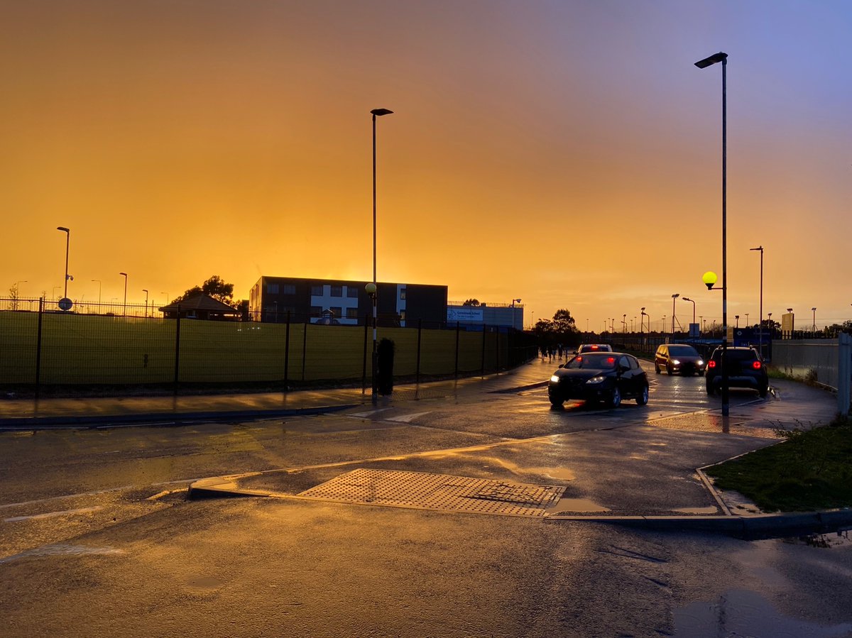 Beautiful sunset over Goresbrook school Friday evening at sleep over drop off. Thank you <a href="/GoresbrookSc/">Goresbrook School</a> @MrsPerrymanGBS <a href="/MissKnowldenGBS/">Miss Knowlden 6CK</a> and everyone else involved in making an unforgettable memory for our Year 6 leavers 🥰❤️