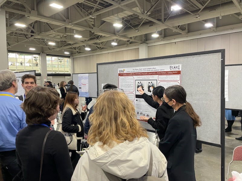 travelLemon's tweet photo. Feel happy and blessed to share our recent work on a novel type of sound symbolism (Gleam-Glum effect) across adults and young children in SRCD2023, with @viri_lb @CHRISTINE_SP_YU @MichaelMcBeath @ASULearnDev @PEARLLAB
Full pdf is available in the QR code. https://t.co/g0313sqZWe