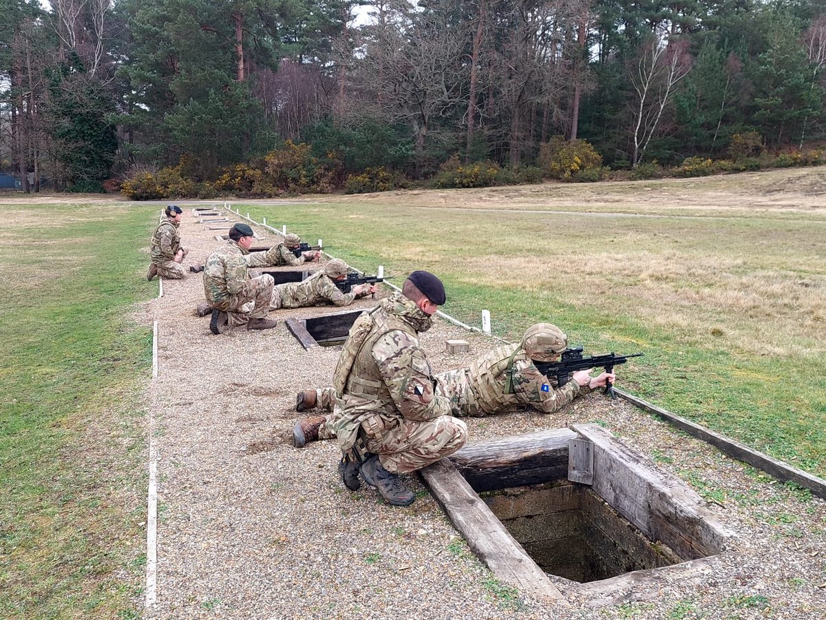 armycmc's tweet photo. Finishing up the  Light Cav Jr Crew Comd course last week. CO AFVSR presented awards for top student, best endeavour and Marksmanship Badges. Congratulations guys!
#AFVSR #SASC #marksmanship #training #congratulations #SkillatArms #topstudent #motivationalmonday https://t.co/qXAbaM99a7