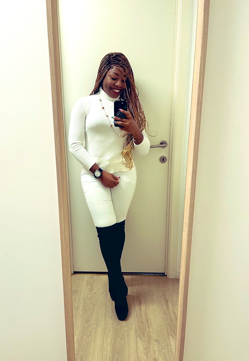 Valerie . A (Royal Vee) tweet media