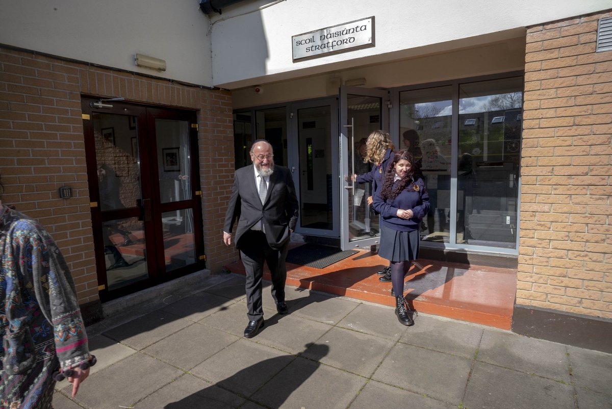 StratfordNS's tweet photo. Fantastic visit from a former teacher @StratfordNS  @chiefrabbi. Such a wise and interesting individual. We were honoured that you came to each classroom to greet the children and hear some songs and music they've been learning. For more photos visit https://t.co/LqTJXV5o6W https://t.co/kZMqOibqsK