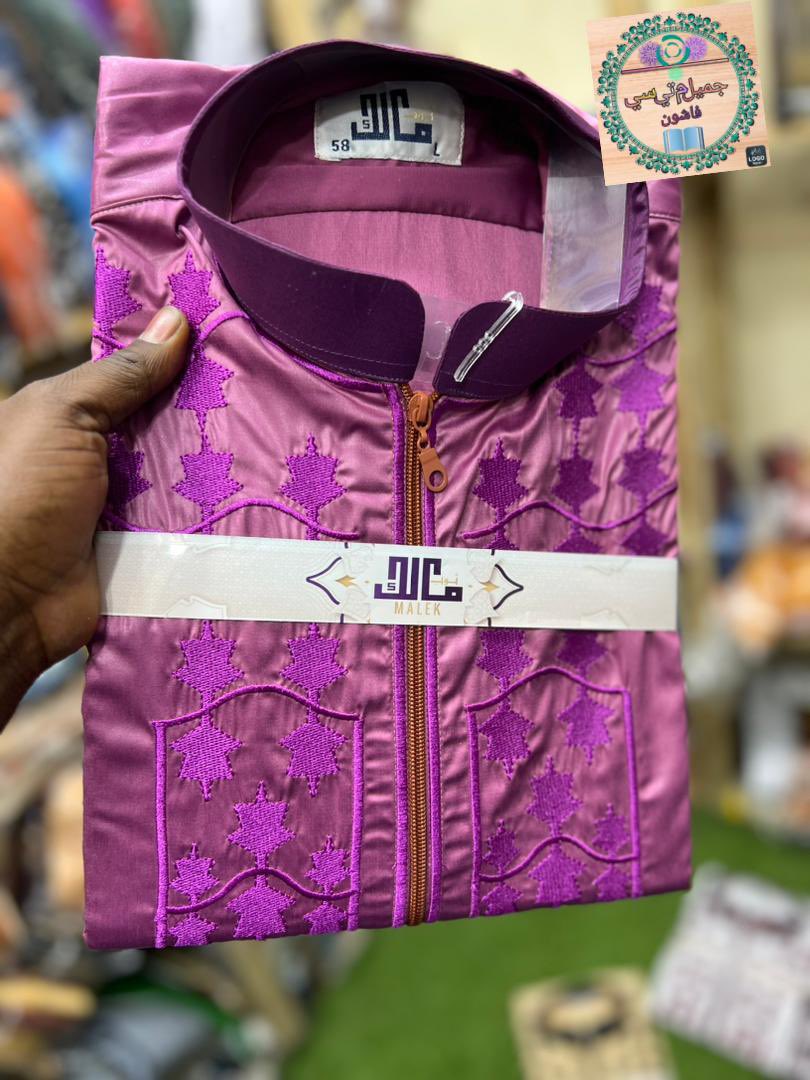 jalabsnlots's tweet photo. I sell quality Jalabias in different designs and patterns. Available from 
56-62. 

 Also female Abaya for adult and kids Avaialble XL-4XL. https://t.co/tn0wa91b3F