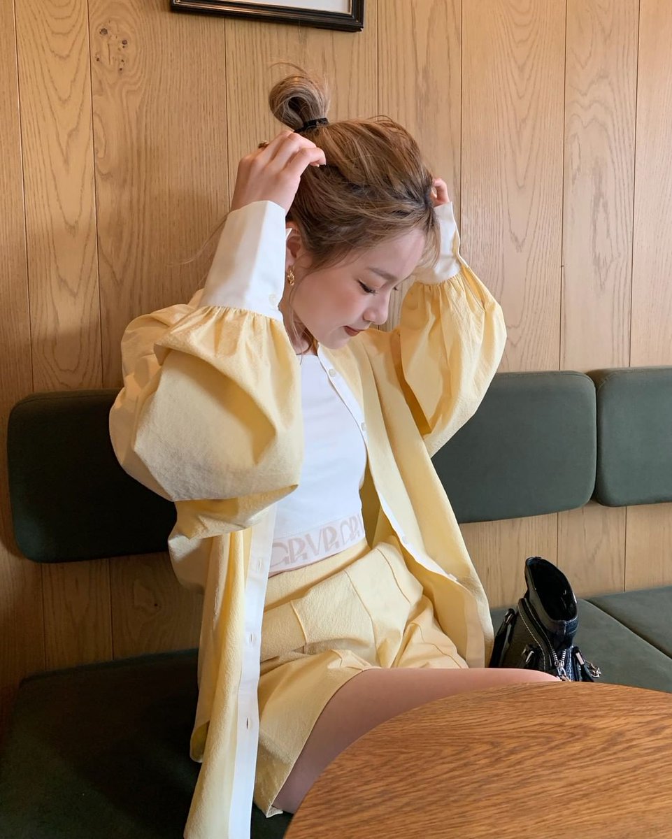 nugu_official's tweet photo. モードカジュアル #Celume から、春らしさ満点の23SSオリジナルアイテムが登場🌼
着回し力のあるシャツとショートパンツのセットアップ、あなたはどっちの色が好み?🤍💛 #nugu_original_collection https://t.co/yngLgA29rn