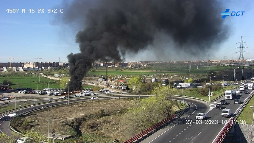 DGTes's tweet photo. 📢⚫️ En Madrid, el incendio de un vehículo, interrumpe el acceso a la A-4, desde la M-45, en Getafe sentido Córdoba. 

➡️ Vehículo incendiado P.K. 9. 
➡️ Más información en 📻y @InformacionDGT https://t.co/qx32Aiqz6M