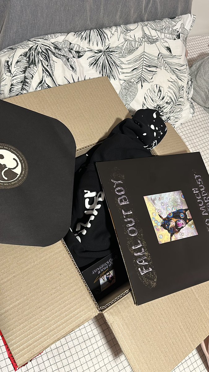 toastytulip's tweet image. ITS HERRREEEEEE #fob #smfs