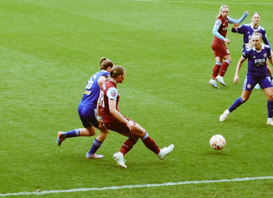 Evie Rabjohn in full flow yesterday at VP.✨ #Baller #ER28 @evie_rabjohn #AVW #WSLAcademy #AVFC