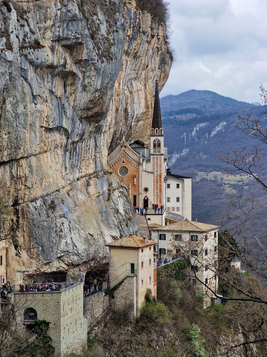 InsideIllusion's tweet photo. Madonna della Corona ✨️ https://t.co/uHj1O2vn8Y