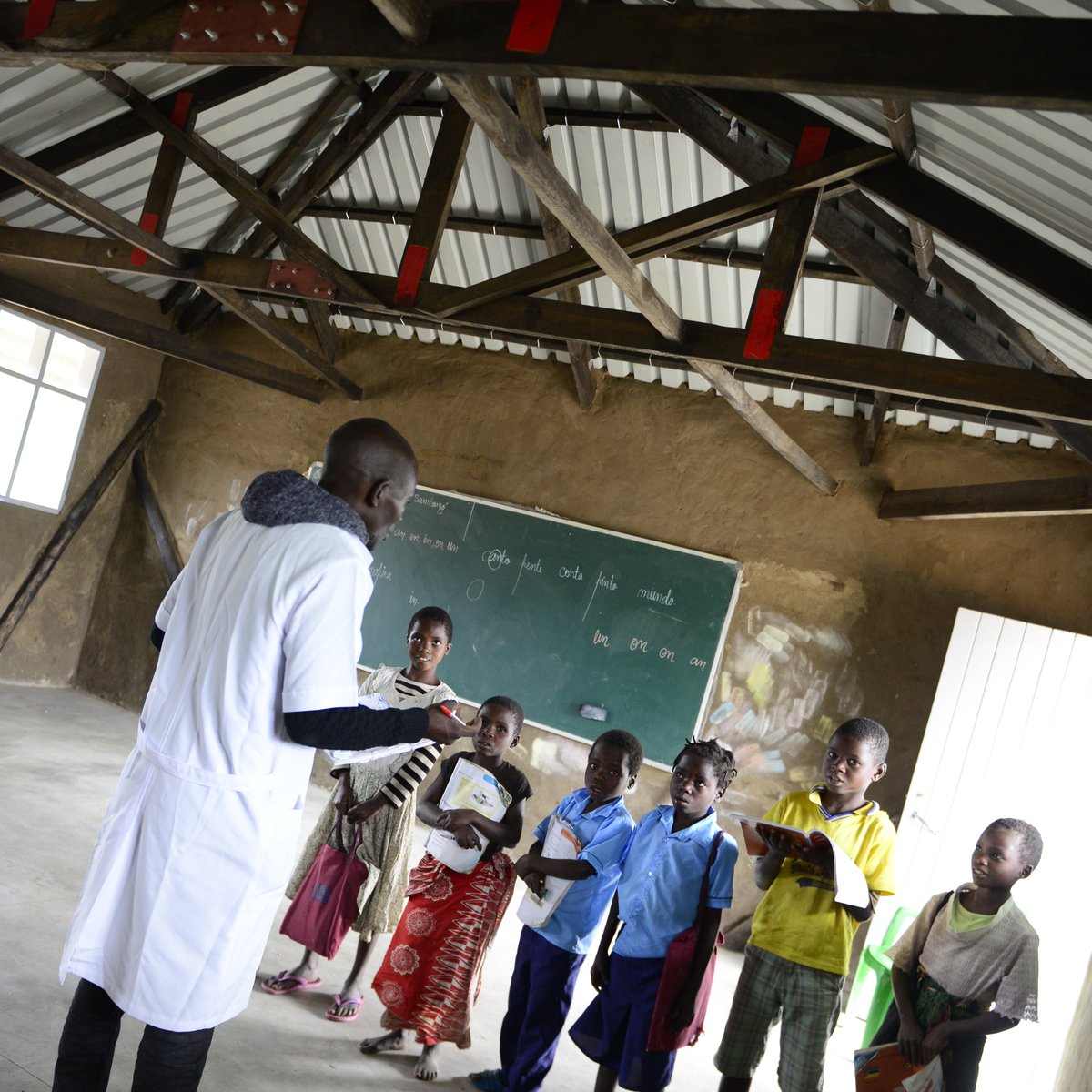 UNICEF_Moz's tweet image. #BuildingBackBetter means that #EducationNeverStops. Thanks to support from @NorwayMFA, @eu_echo, @EduCannotWait, @IrlEmbMaputo, none of the 1,025 UNICEF-supported climate-resilient classrooms constructed since 2019 suffered damage during #CycloneFreddy.