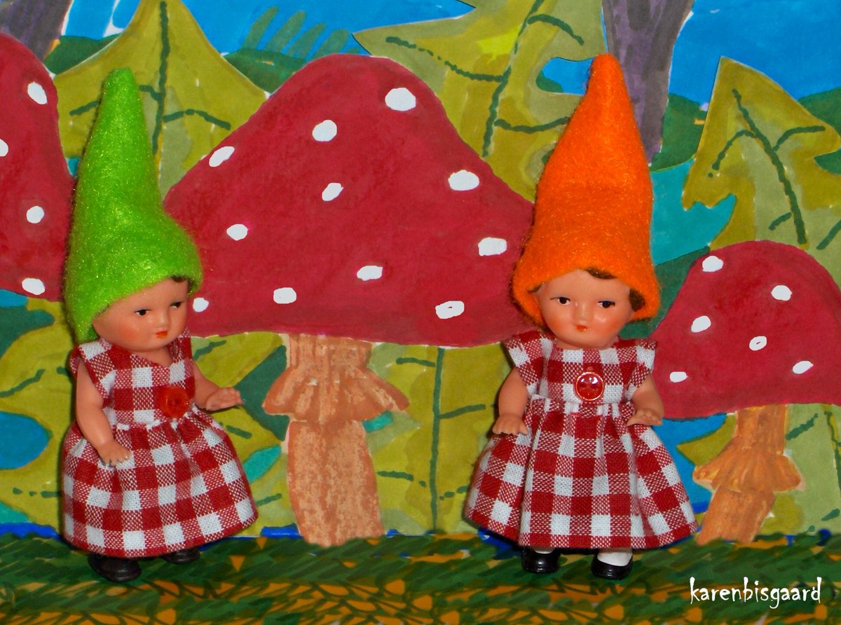 KarenBisgaard1's tweet photo. https://t.co/jkuCIm9rJy
#forestgnomes #fairymushrooms #promarker #dolldisplay #aridolls https://t.co/IMOswIte2v