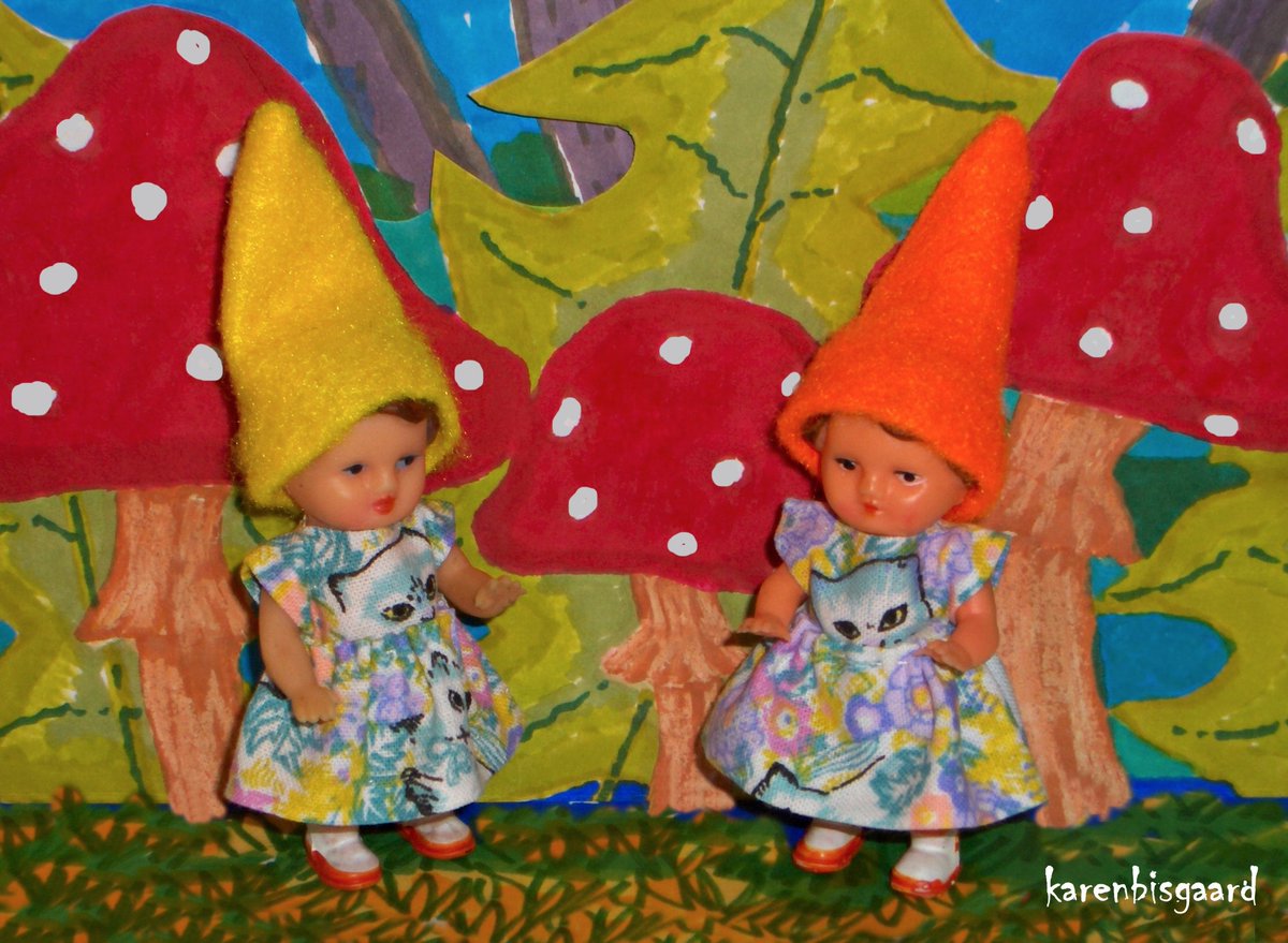 KarenBisgaard1's tweet photo. https://t.co/jkuCIm9rJy
#forestgnomes #fairymushrooms #promarker #dolldisplay #aridolls https://t.co/IMOswIte2v