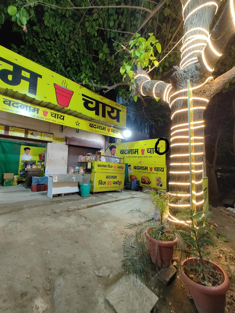 sshikher09's tweet photo. Today I saw an owner of a small tea outlet having a trademark on a well through quirky name.

Isn't it amazing that even in tier 3 cities with limited means people are understanding and implementing branding and brand protection.

#Varanasi #AatmanirbharBharat #Entrepreneur #Chai https://t.co/MWVoYjywYT